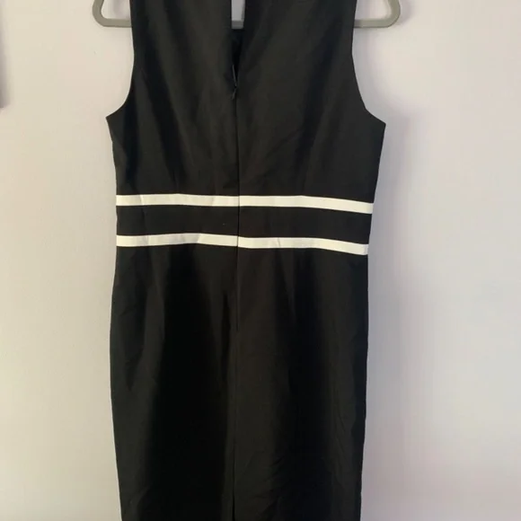 Black dress - Picture 3 of 6